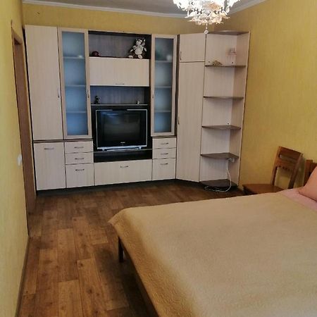 Уютная Квартира На Лётной 6 Chernihiv Ngoại thất bức ảnh