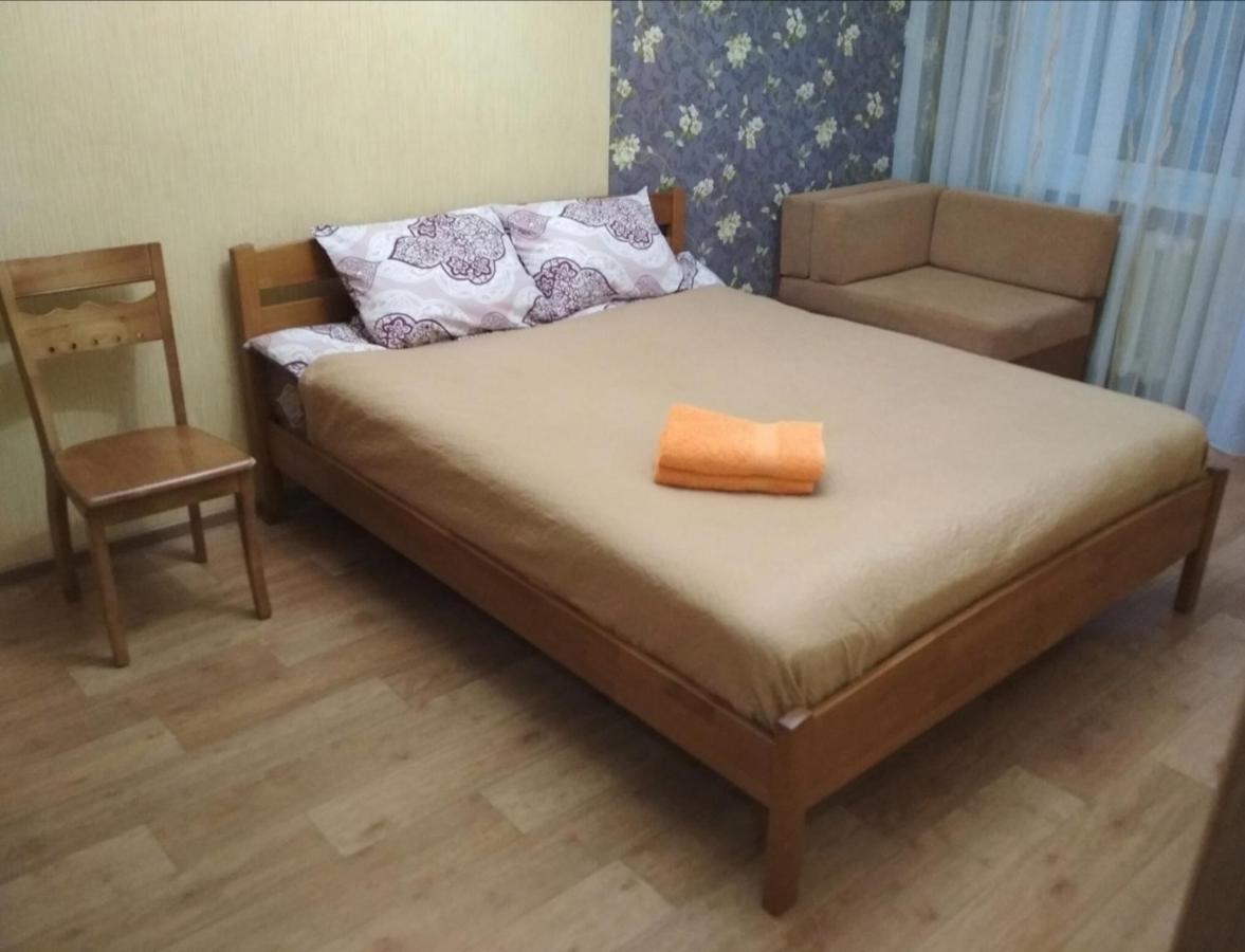 Уютная Квартира На Лётной 6 Chernihiv Ngoại thất bức ảnh