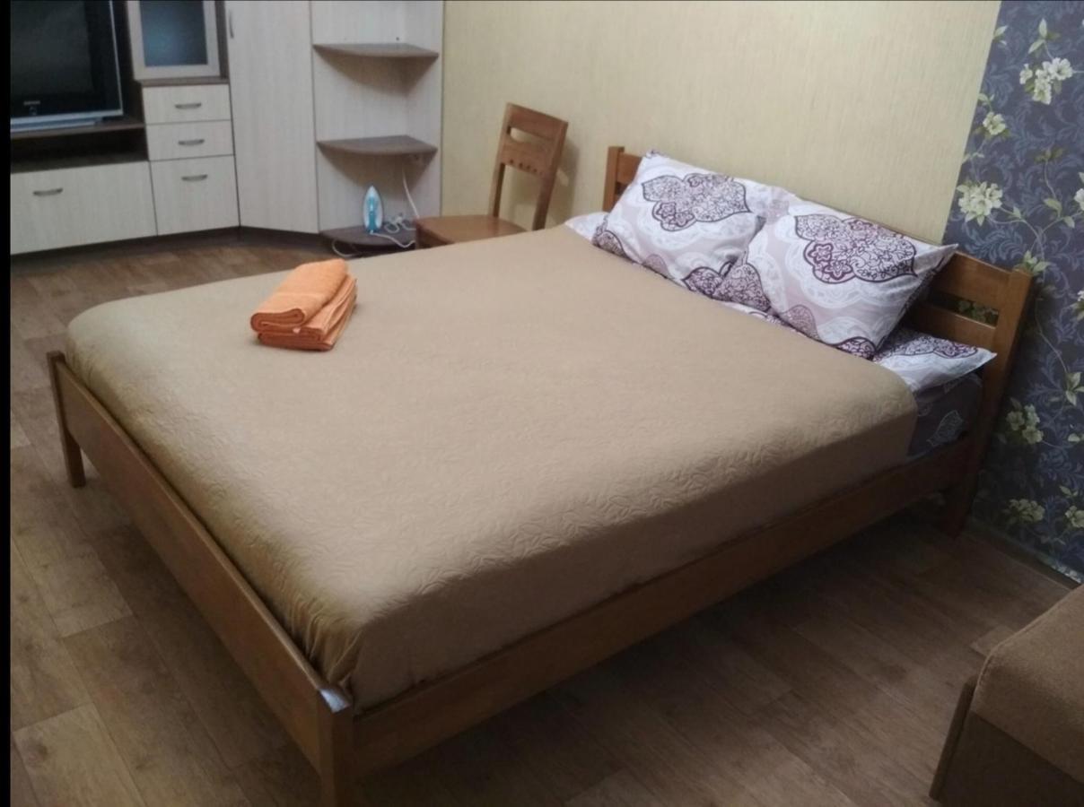 Уютная Квартира На Лётной 6 Chernihiv Ngoại thất bức ảnh