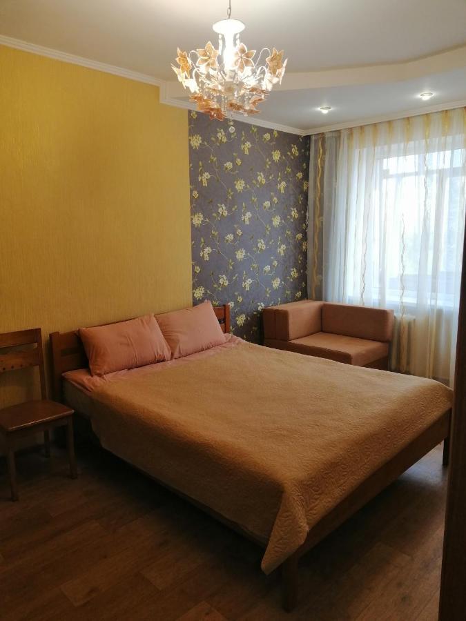 Уютная Квартира На Лётной 6 Chernihiv Ngoại thất bức ảnh