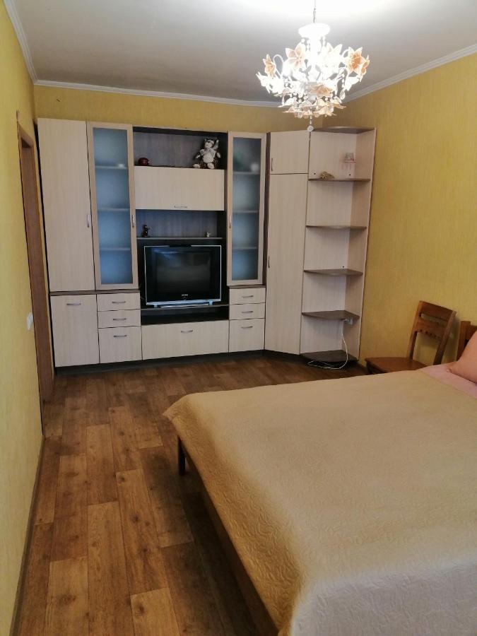 Уютная Квартира На Лётной 6 Chernihiv Ngoại thất bức ảnh