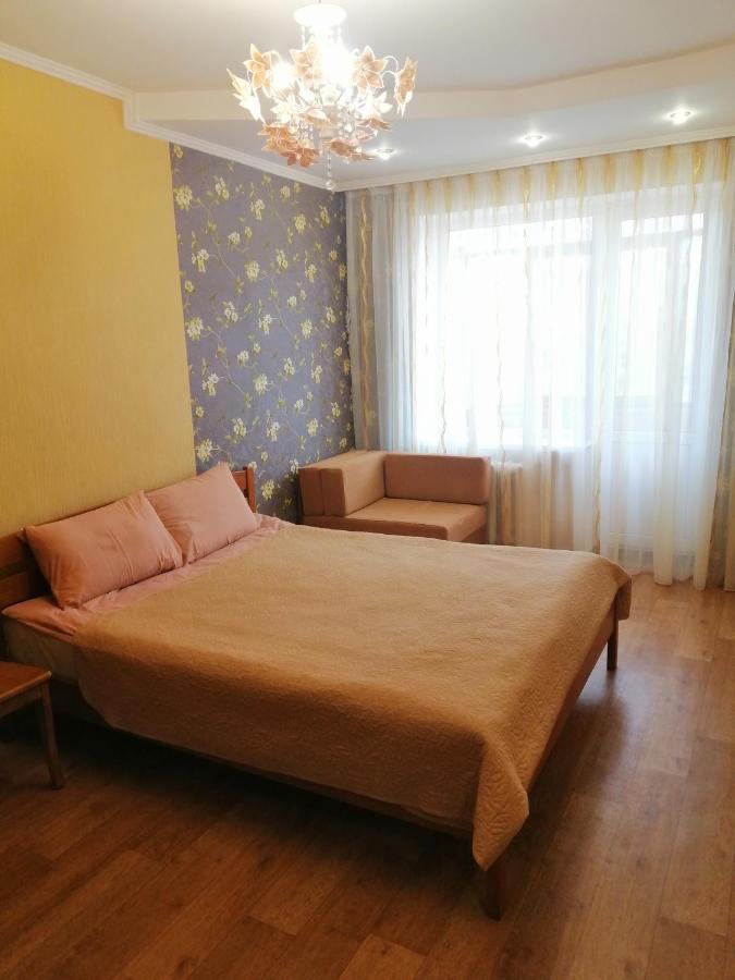 Уютная Квартира На Лётной 6 Chernihiv Ngoại thất bức ảnh